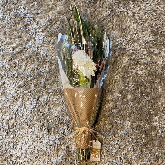 Naturally Brand Beautiful Dried Flower Arrangement - Picture 1 of 6